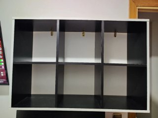Estantería modular blanca y negra