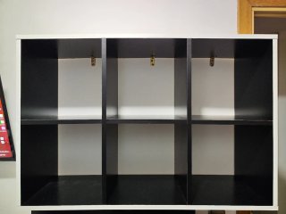 Estantería modular blanca y negra