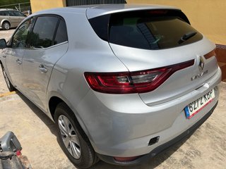 Renault Megane 1.5dci con golpe
