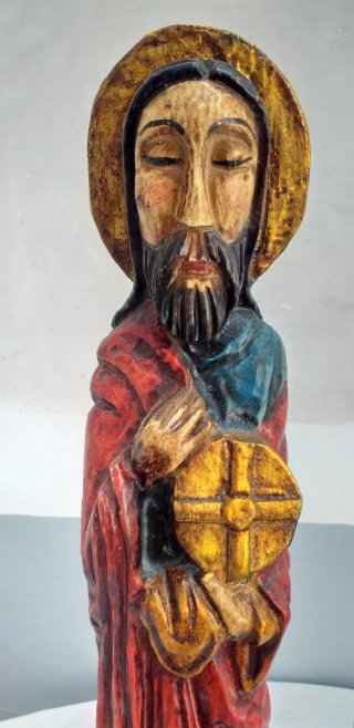 Figura religiosa tallada madera.