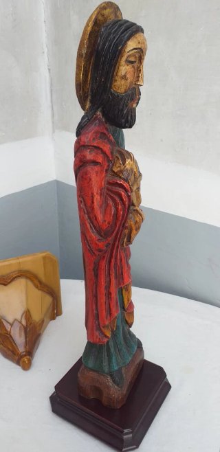 Figura religiosa tallada madera.