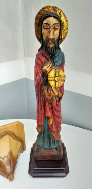 Figura religiosa tallada madera.