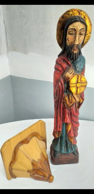Figura religiosa tallada madera.