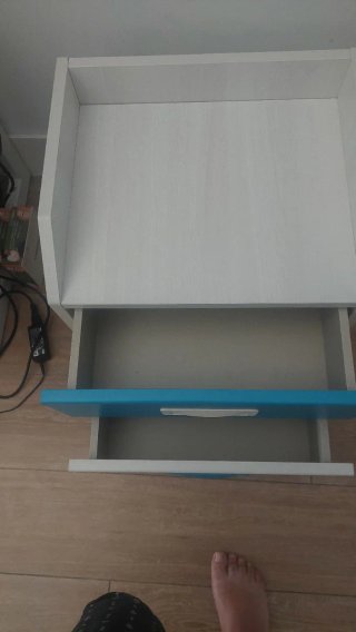 Habitación juvenil con cajones