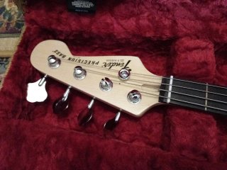 Bajo Precision Bass 70s Daphne Blue