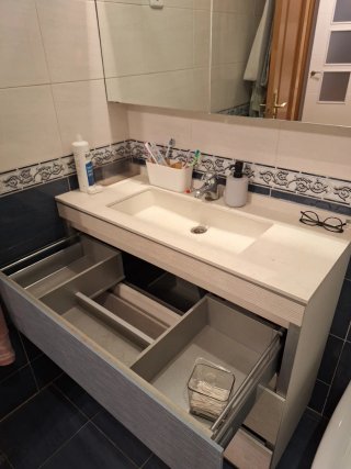 Conjunto baño: mueble espejo estantería