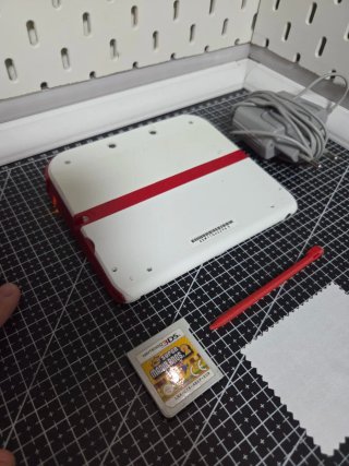 Nintendo 2DS bianca e rossa