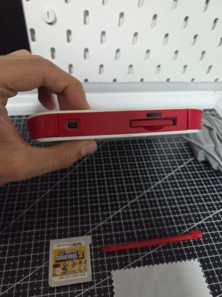 Nintendo 2DS bianca e rossa