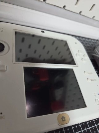 Nintendo 2DS bianca e rossa