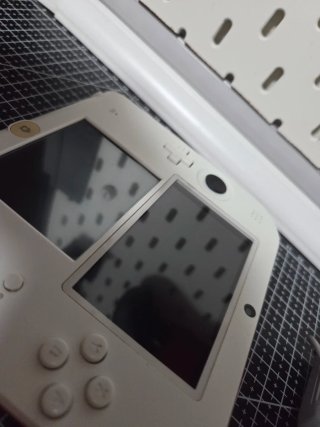 Nintendo 2DS bianca e rossa