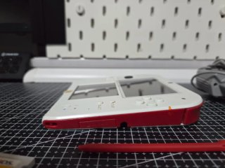 Nintendo 2DS bianca e rossa