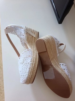 Zapatos blancos de verano sin estrenar