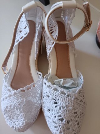 Zapatos blancos de verano sin estrenar
