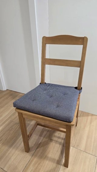 Mesa de comedor de madera con 4 sillas