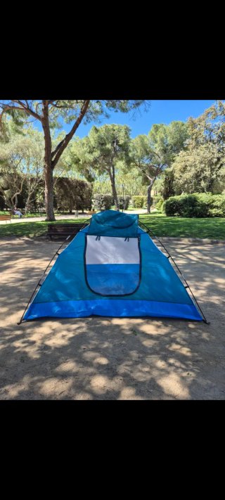 Tienda de campaña azul para camping