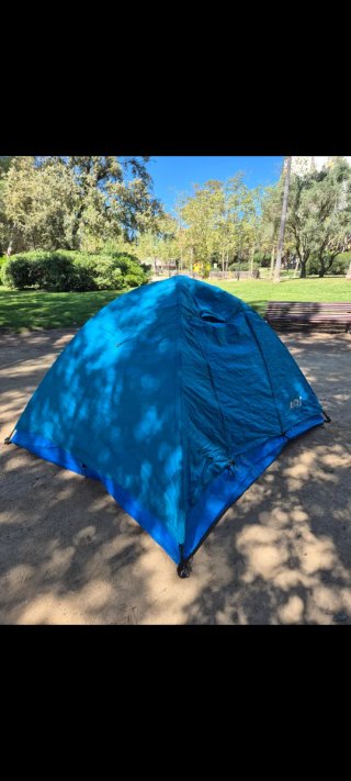 Tienda de campaña azul para camping