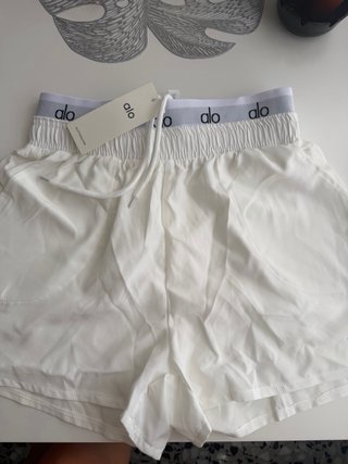 Alo Shorts Blancos Mujer