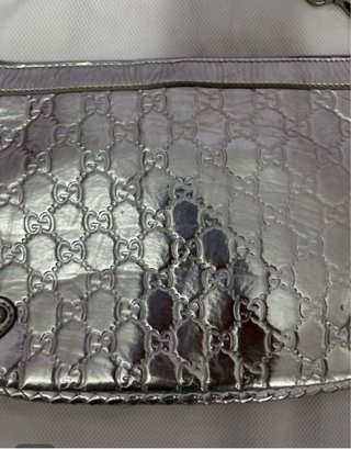Bolso de hombro Gucci plateado