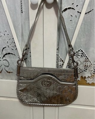 Bolso de hombro Gucci plateado