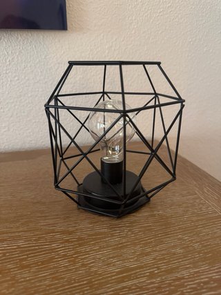 Lámpara de mesa geométrica negra