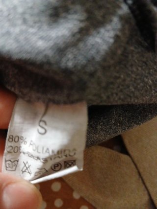 Top deportivo gym beige y gris