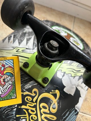 Skate completo con diseño de lobo