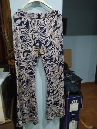 Conjunto Blusa Azul Marino y Pantalón Estampado
