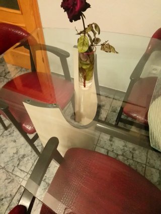 Mesa y Sillas Comedor Cristal y Piel Roja