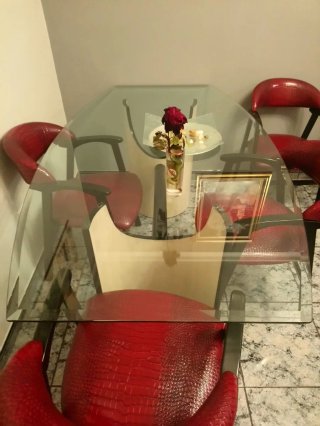 Mesa y Sillas Comedor Cristal y Piel Roja