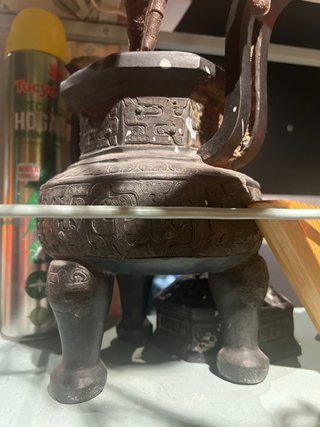 Antigua vasija de acero de origen china