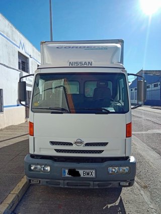 Camión Nissan atleon 120 12200km reales