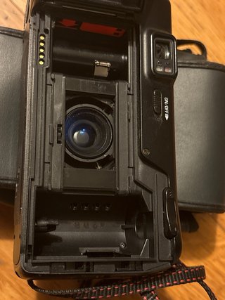 Cámara Nikon Zoom 90 con funda