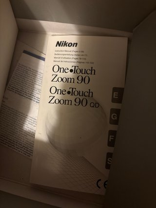 Cámara Nikon Zoom 90 con funda