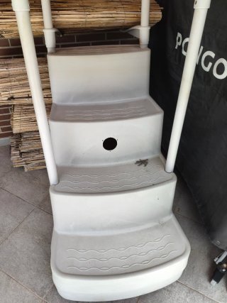 Escalera Piscina Plástico Blanca 4 peldaños