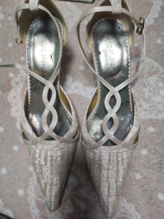 Zapatos Angel Alarcón dorados boda