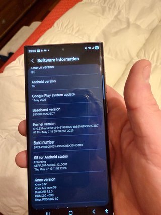 Samsung Galaxy S22 Ultra bordeaux