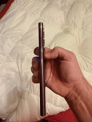 Samsung Galaxy S22 Ultra bordeaux