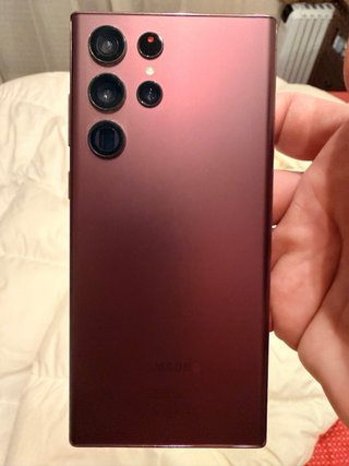 Samsung Galaxy S22 Ultra bordeaux