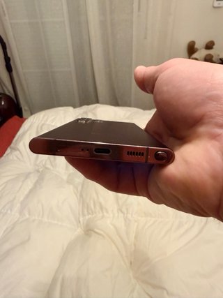Samsung Galaxy S22 Ultra bordeaux