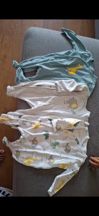 Lote 3 pijamas niño C&A. Talla 62cm