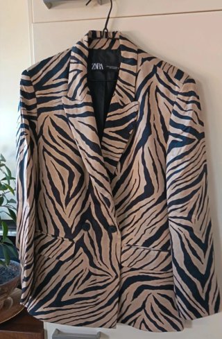 Traje fluido estampado cebra Zara