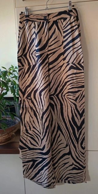 Traje fluido estampado cebra Zara