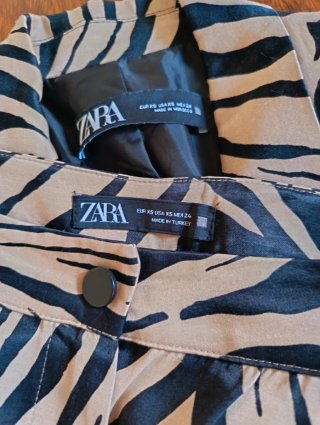 Traje fluido estampado cebra Zara