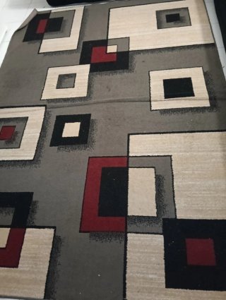Alfombra geométrica beige, negra, gris y roja