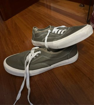 Zapatillas verdes y blancas