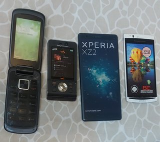 Lote 4 maquetas de teléfonos moviles