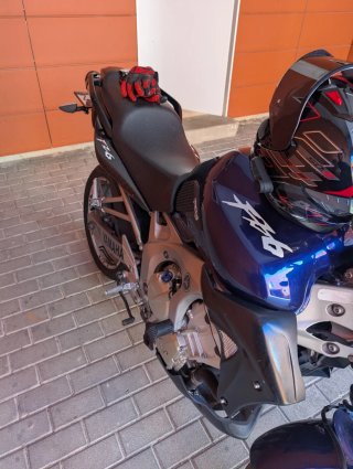 Yamaha FZ6 Naked Azul y Negra