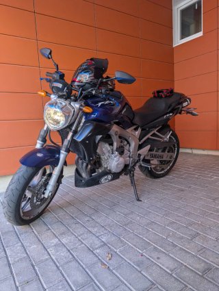 Yamaha FZ6 Naked Azul y Negra