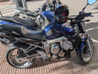Yamaha FZ6 Naked Azul y Negra