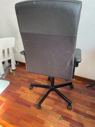 Silla de oficina elegante, comoda y funcional